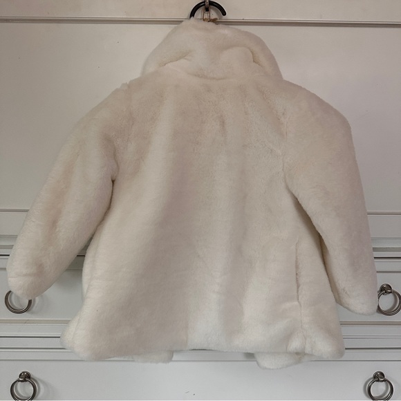 Children’s Place fuzzy white coat 4t - Picture 3 of 3